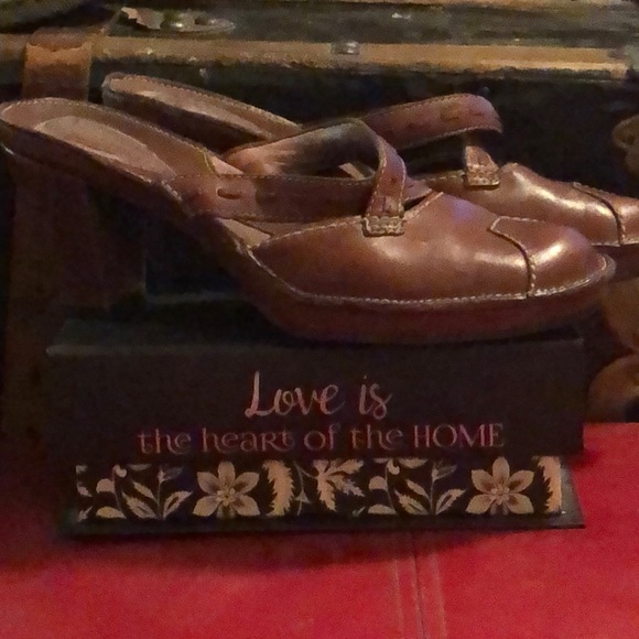 Artisan Clark’s - Picture 1 of 2